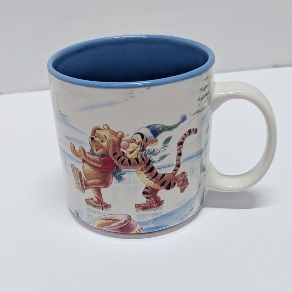 Disney Store 1996 Winter Wonderland Pooh Mig